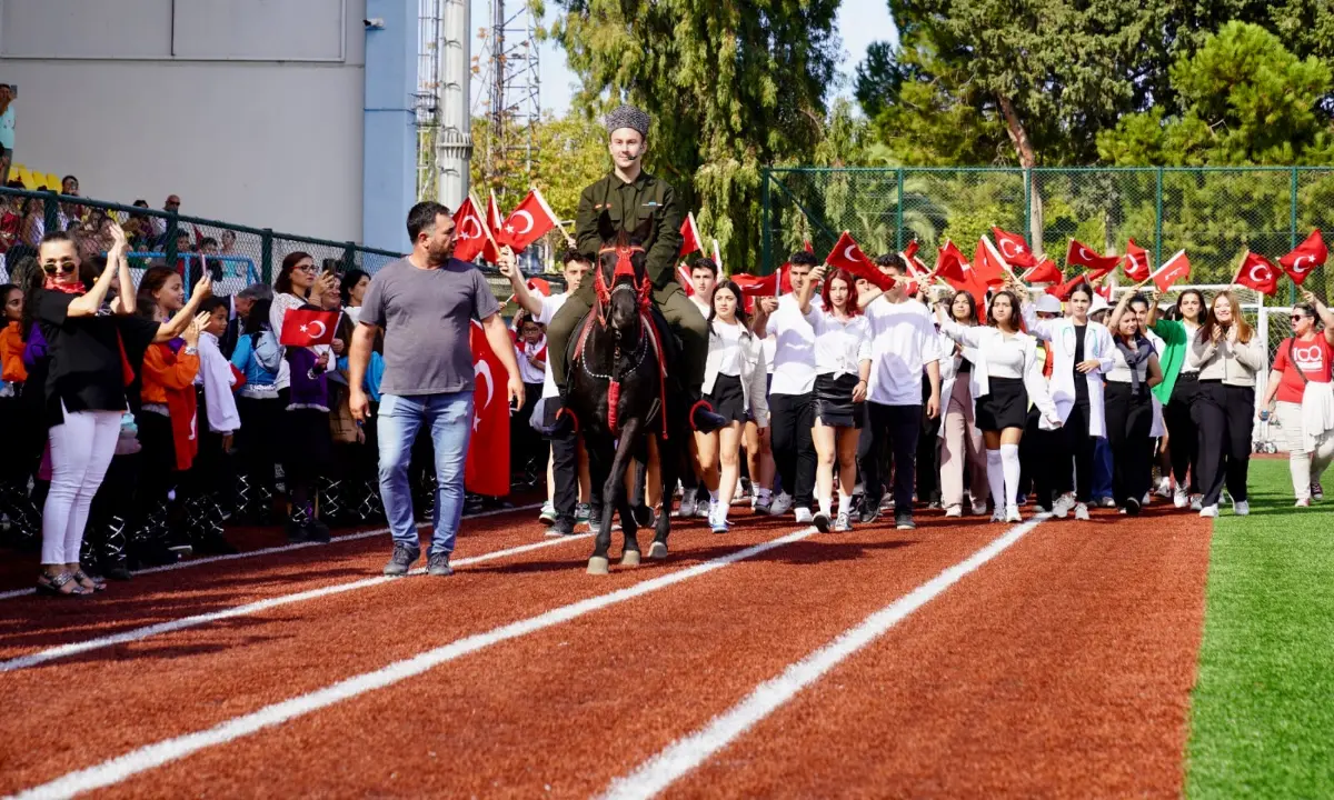 100. Yıl coşkusu Seferihisar’ı sardı!