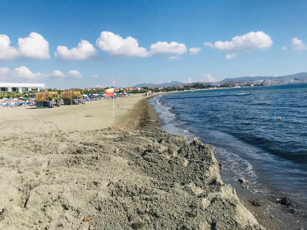 Akarca’da kötü koku kâbusu devam ediyor