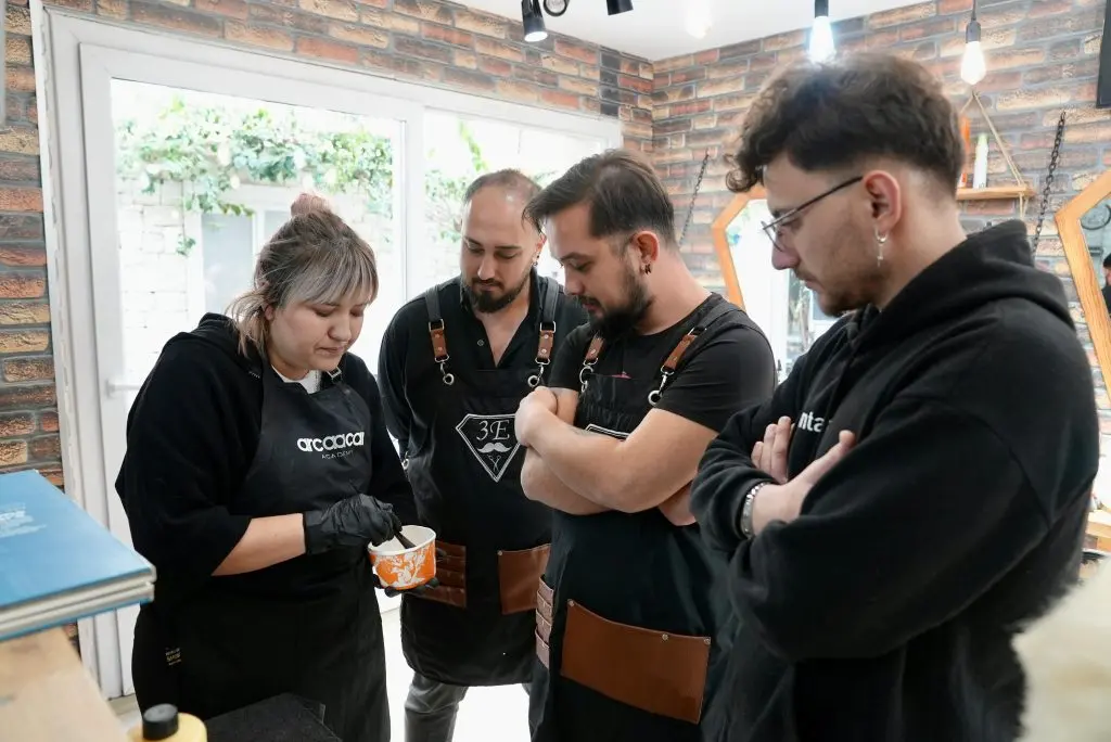 Arca Acar Seferihisar’daki kuaförlere eğitim verdi