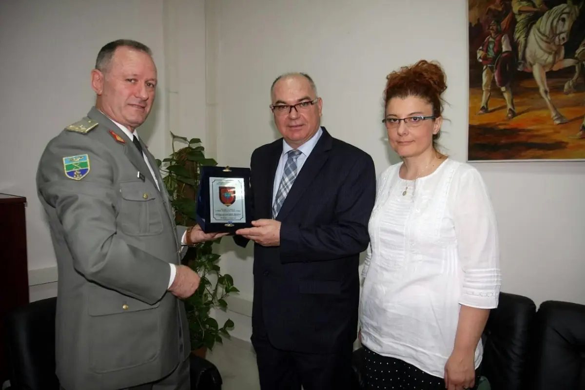 Arnavutluk Genelkurmay Başkanı’ndan Seferihisar’a selam var