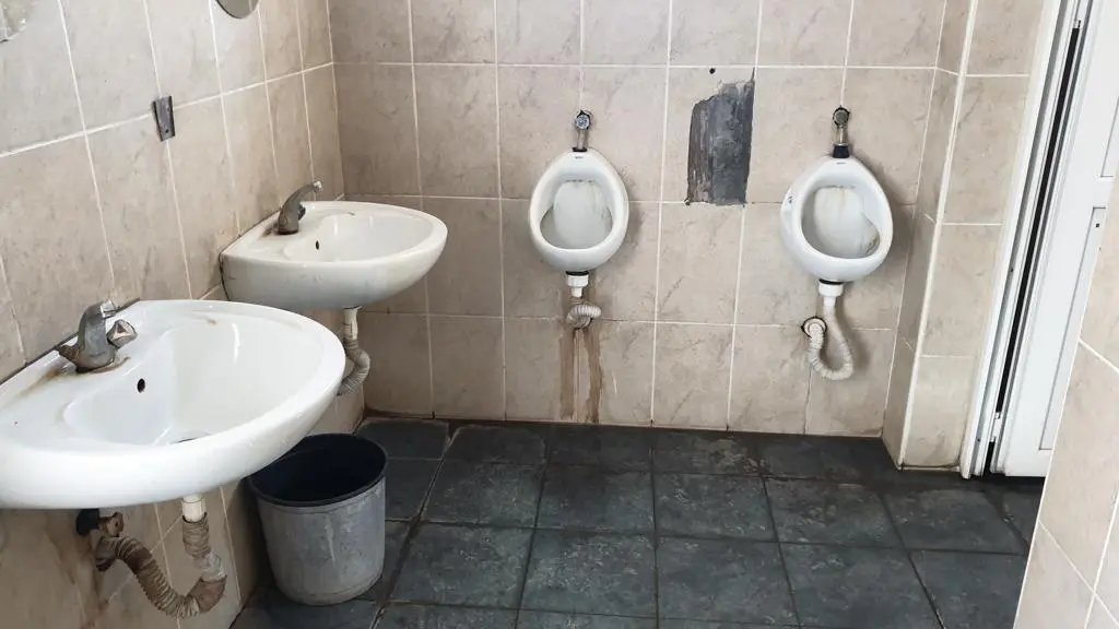Bu tuvalet belediyeye 50 metre