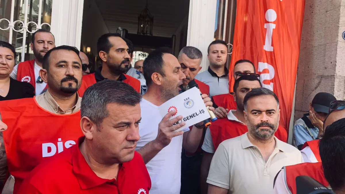 Büyükşehir’de işçiler iş bıraktı