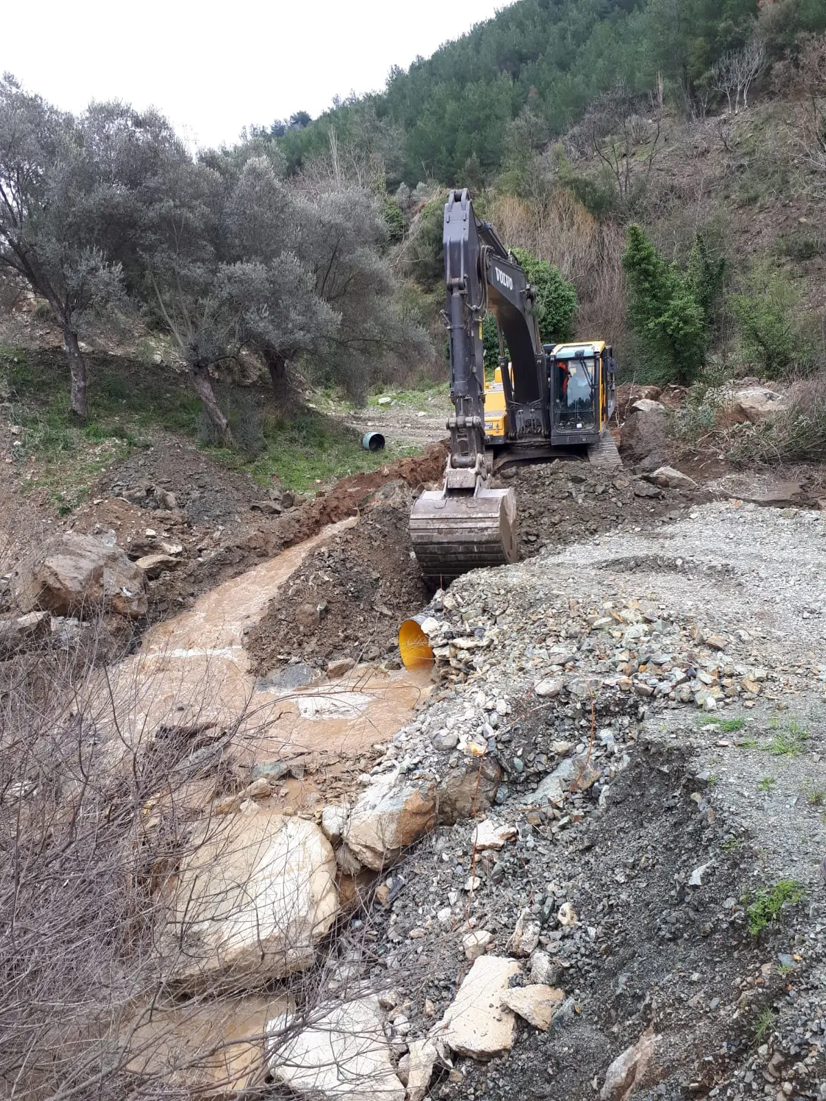 Çamtepe Ocak Deresi’ne yeni menfez yapıldı
