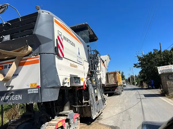 CHP kampı öncesi Sığacık’ta yol çalışması