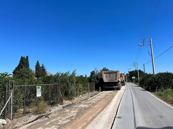CHP kampı öncesi Sığacık’ta yol çalışması