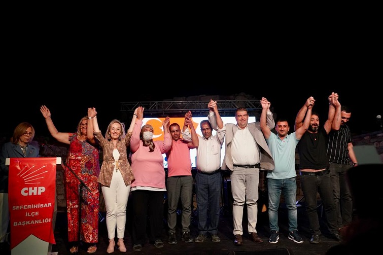 CHP Seferihisar’dan görkemli çifte kutlama! 750 kişi partiye katıldı
