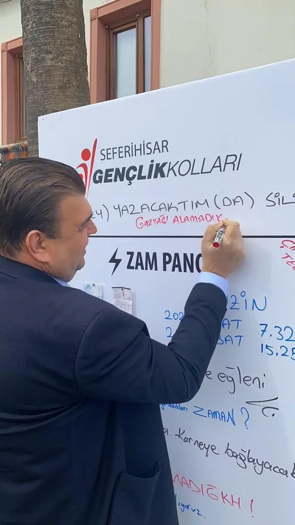 CHP Seferihisar’dan ‘zam duvarı’ eylemi