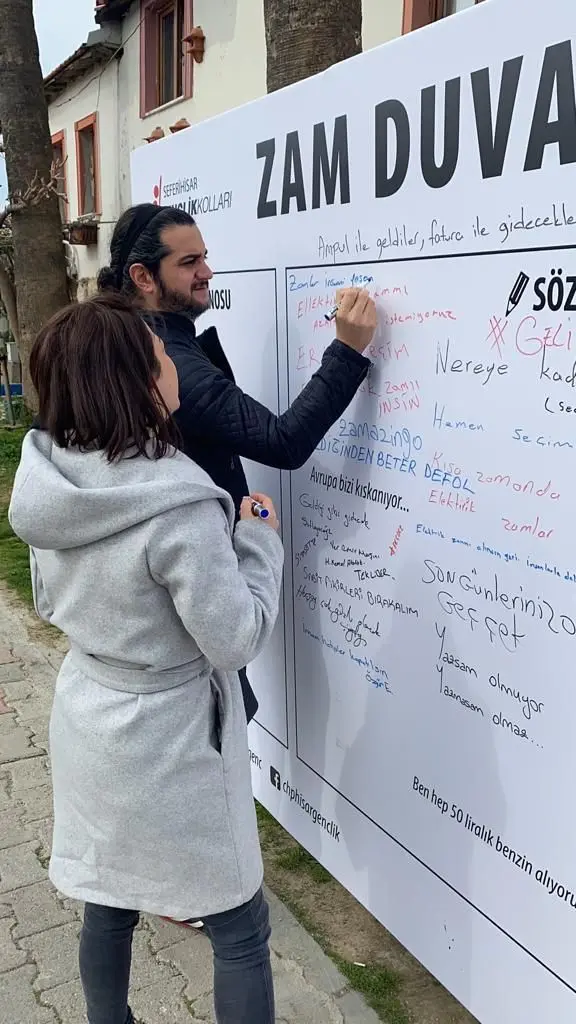 CHP Seferihisar’dan ‘zam duvarı’ eylemi