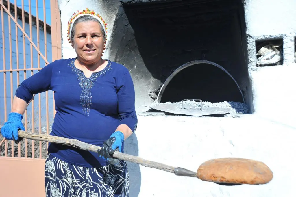 Seferihisar Ulamış Köyü Ata Ekmeği ve Armola Şenliğinde izdiham yaşandı!