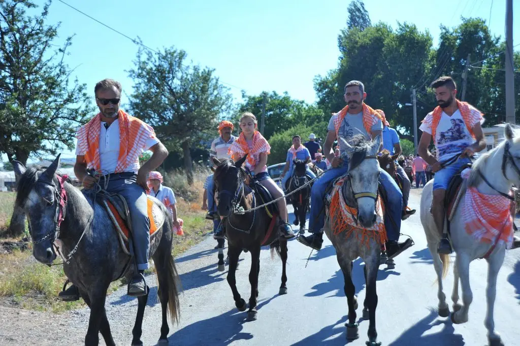 Seferihisar Ulamış Köyü Ata Ekmeği ve Armola Şenliğinde izdiham yaşandı!