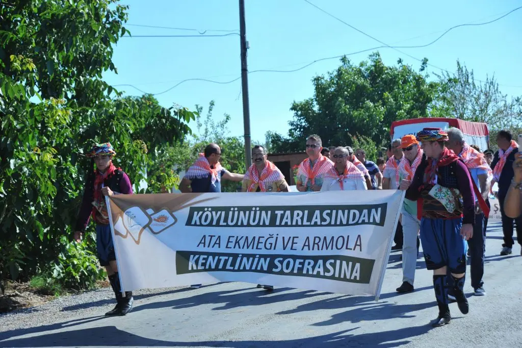 Seferihisar Ulamış Köyü Ata Ekmeği ve Armola Şenliğinde izdiham yaşandı!