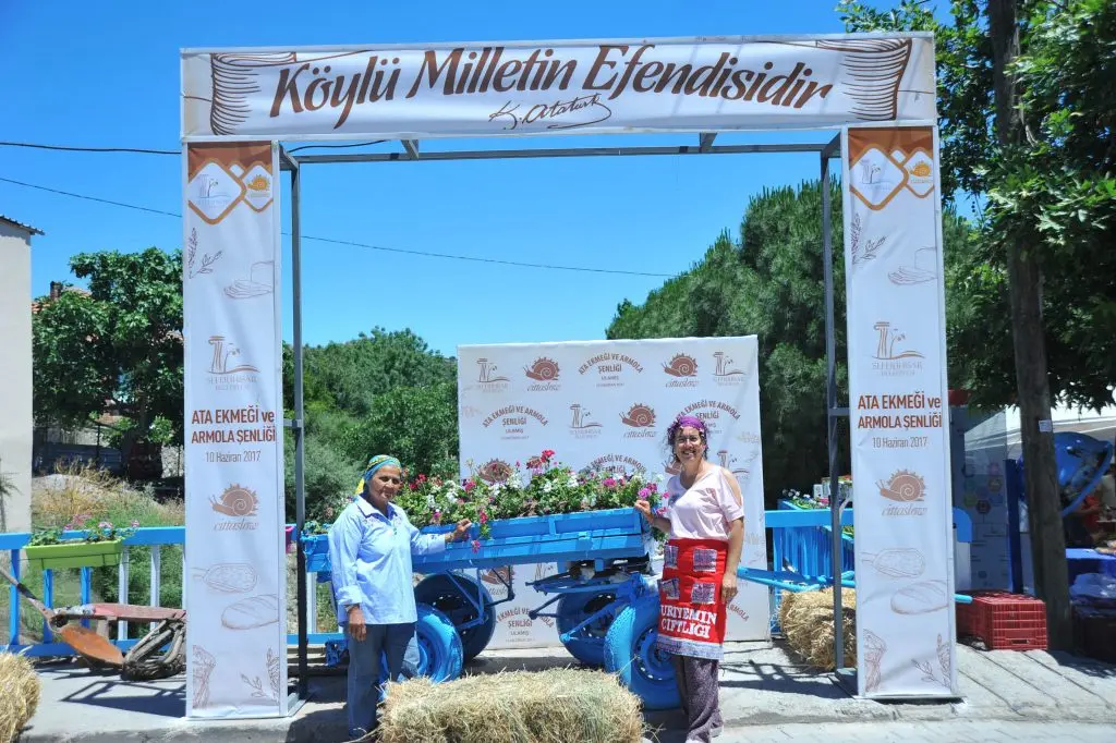 Seferihisar Ulamış Köyü Ata Ekmeği ve Armola Şenliğinde izdiham yaşandı!