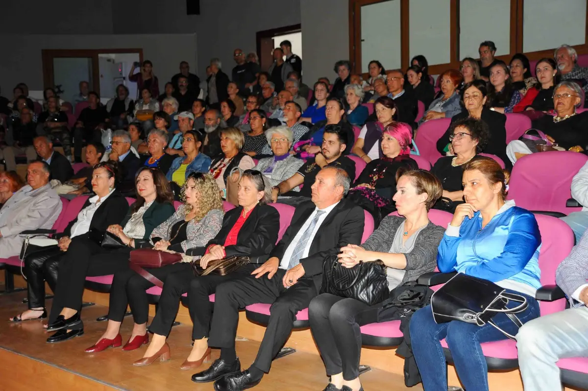 Engelsiz Seferihisar Derneği resim sergisi düzenledi