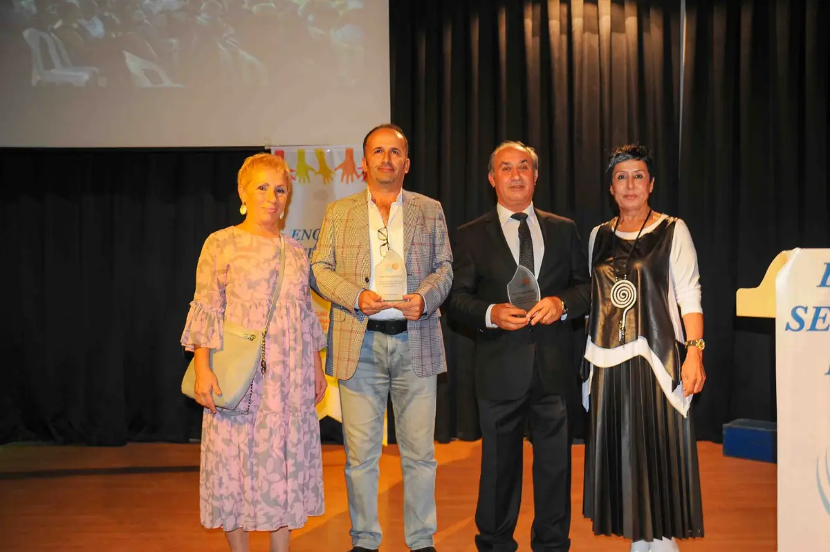 Engelsiz Seferihisar Derneği resim sergisi düzenledi