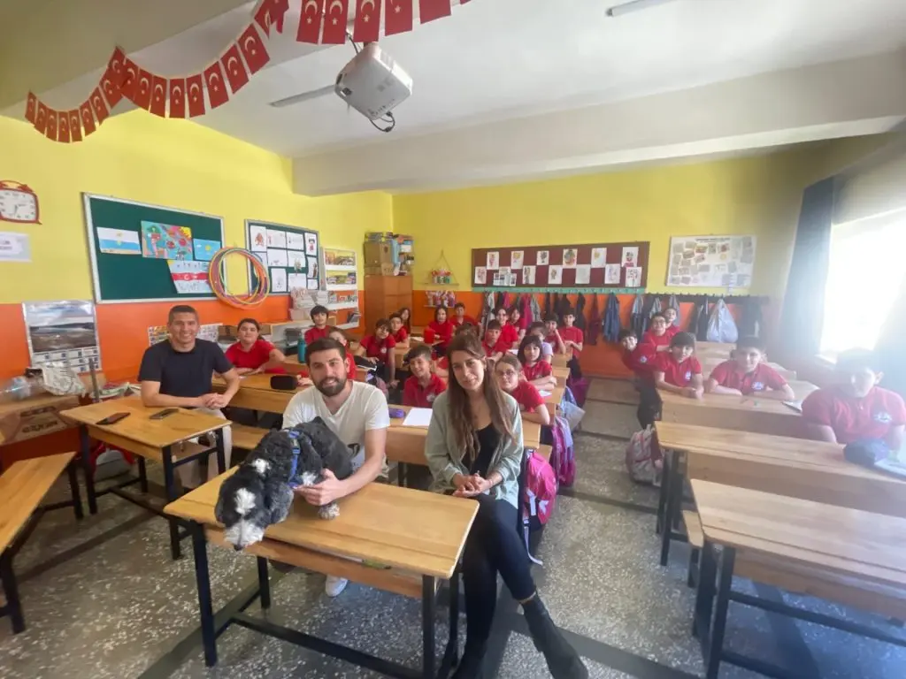 Hayvan Gönülleri Topluluğu "Elim Patinde” Projesi farkındalık yaratıyor