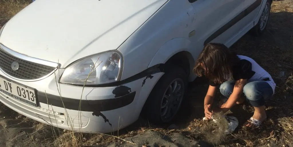 Her şeyden vaz geçebilirsiniz ama insanlıktan asla!