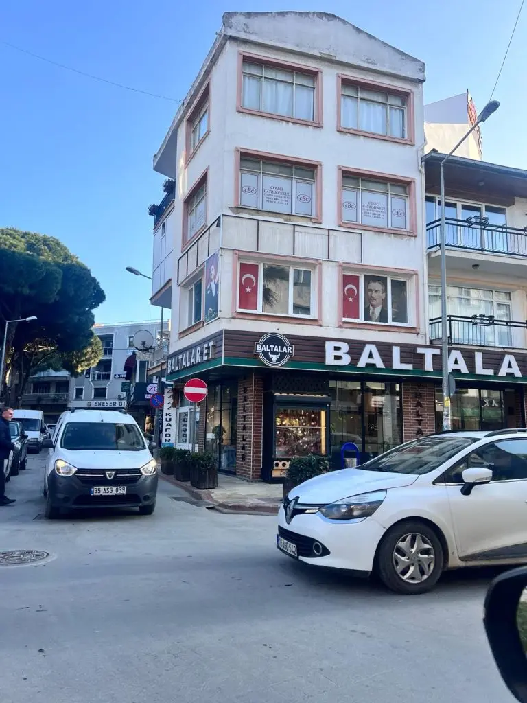 İYİ Parti Seferihisar’da tabela indirdi