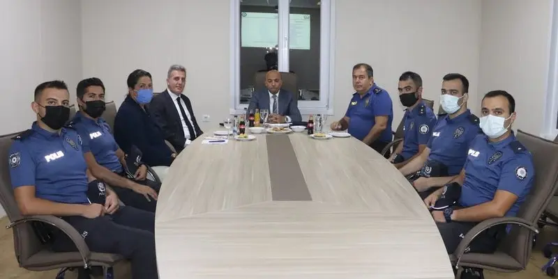 İzmir İl Emniyet Müdürü Şahne’den gece mesaisi ziyareti