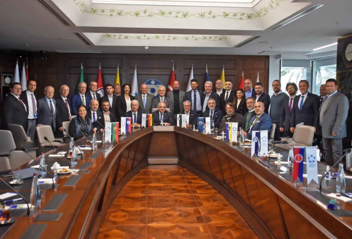 İzmir kulüplerinden örnek duruş