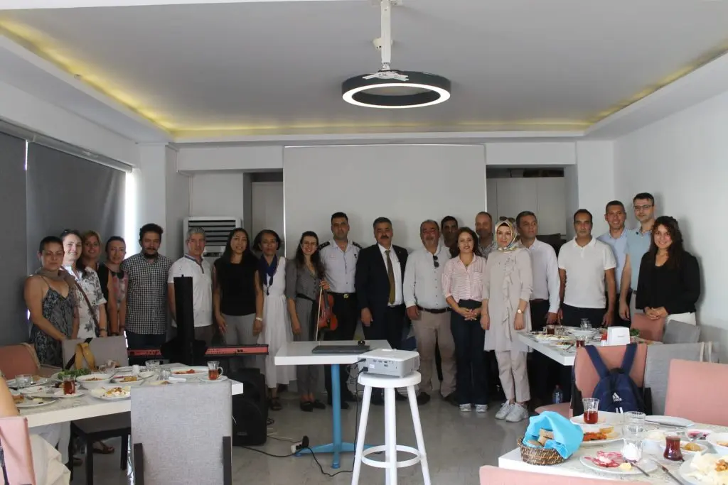 İzmir Valiliği ve Seferihisar İlçe Milli Eğitim Müdürlüğü iş birliğinde gerçekleştirilen projeler değerlendirildi