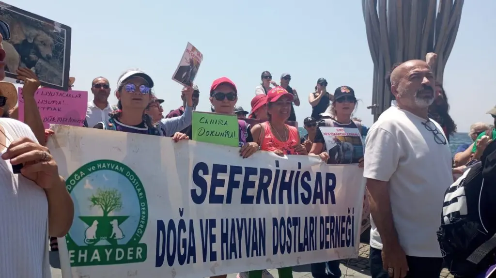 İzmir’de patili dostlar için miting