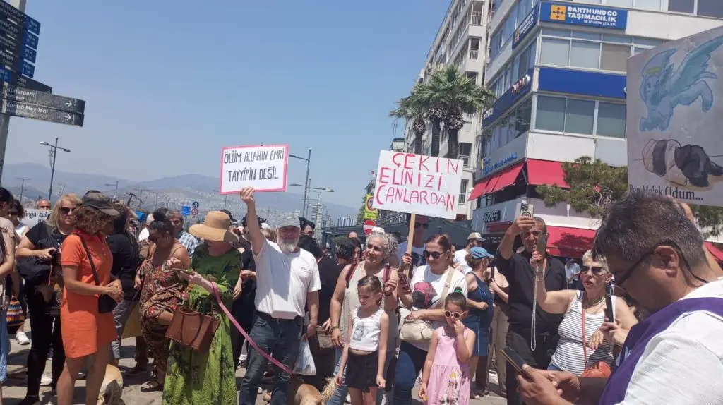 İzmir’de patili dostlar için miting
