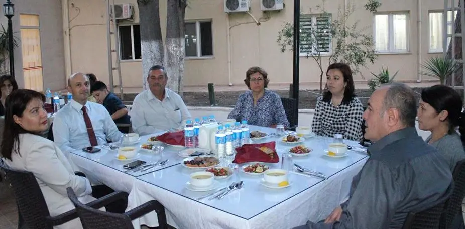 Kaymakam Resul Çelik, şehit ve gazi ailelerine iftar yemeği verdi.