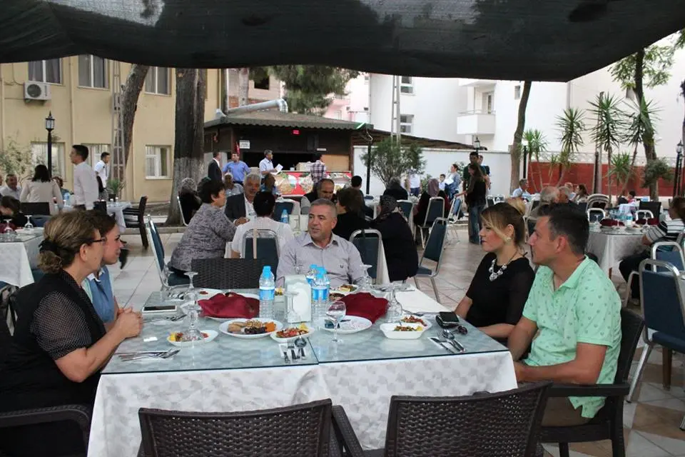 Kaymakam Resul Çelik, şehit ve gazi ailelerine iftar yemeği verdi.