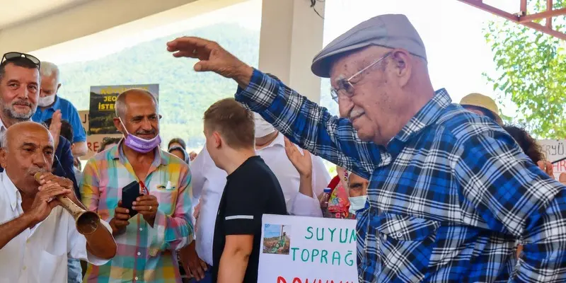 Köylüler JES şirketini davul zurna ile uğurladı