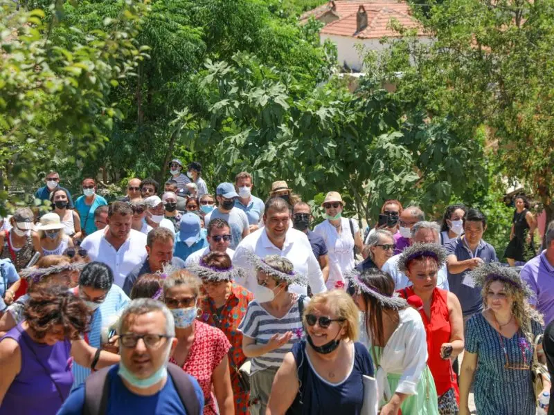 Lavanta hasadı şenlik havasında geçti