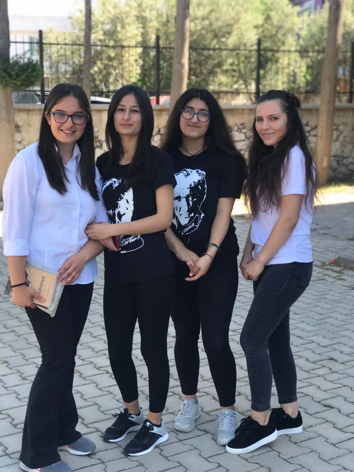 Madalya avcıları, okullarında da ödüllendirildi