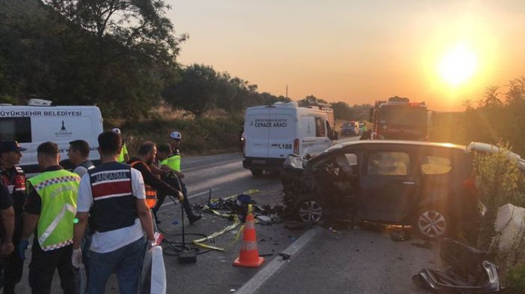 Menderes'te feci kaza: Bir aile yok oldu