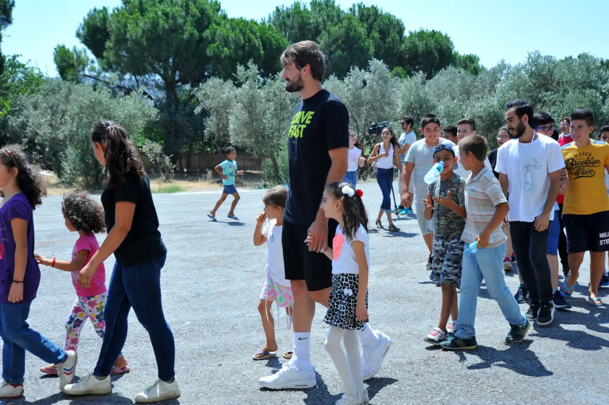 Milli Basketbolcu Ulamış’ta Çocuklarla