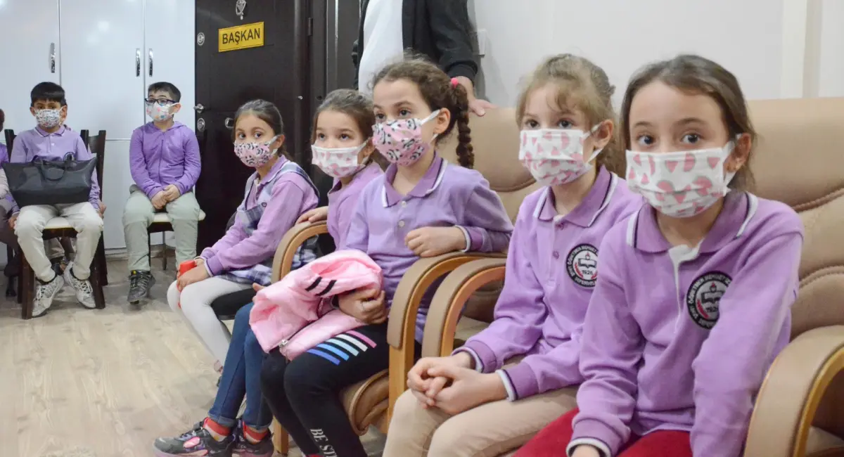 Minik öğrencilerden şoförler odasına ziyaret