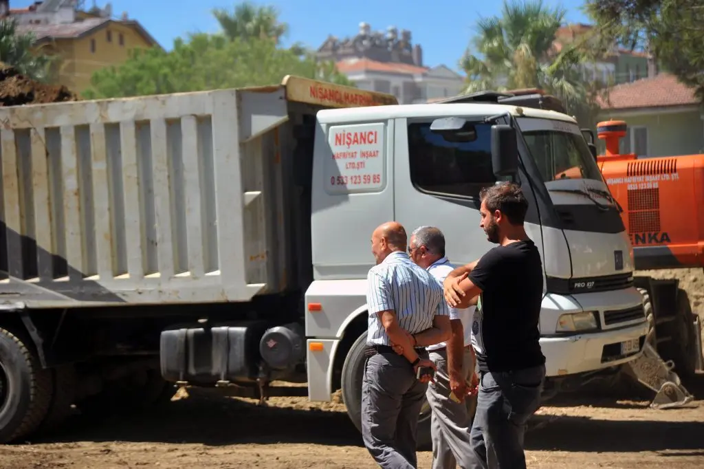 Necat Hepkon Seferihisar’a bir okul daha yapıyor ve yedinci kalbi tamamlıyor