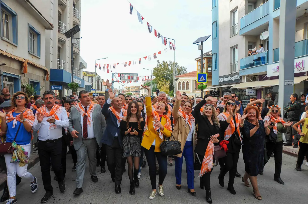 Onbinler Seferihisar’a aktı Turuncu Bayram kutlandı