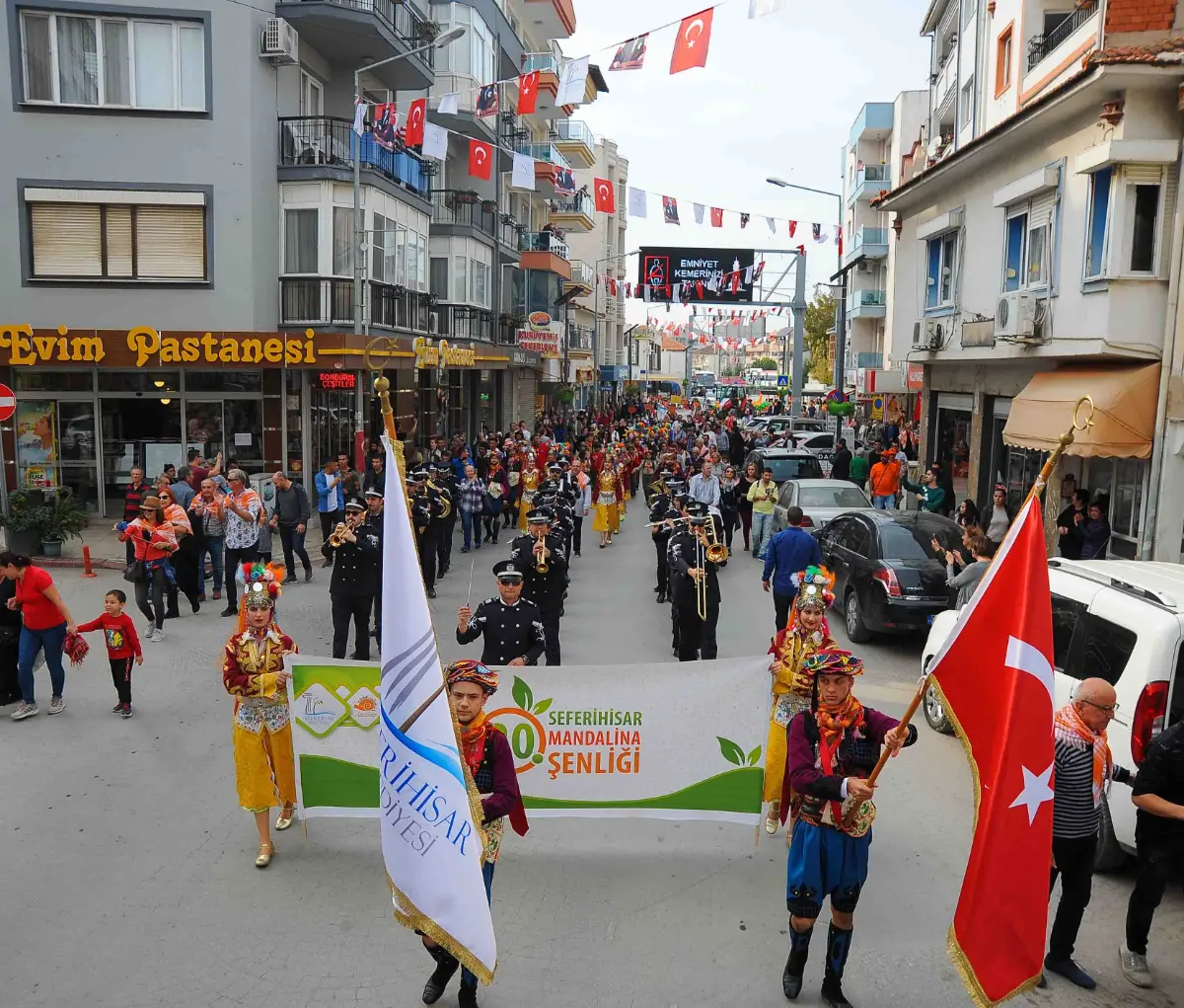 Onbinler Seferihisar’a aktı Turuncu Bayram kutlandı
