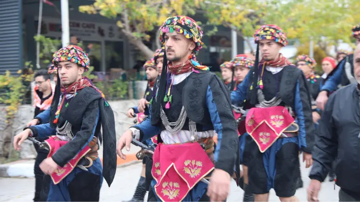 Orhanlı’da zeytin hasadı coşkuyla başladı