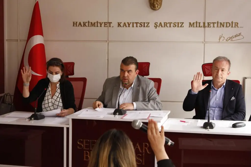 Seferihisar Belediyesi Meclisi’nde encümen ve komisyon üyeleri seçildi