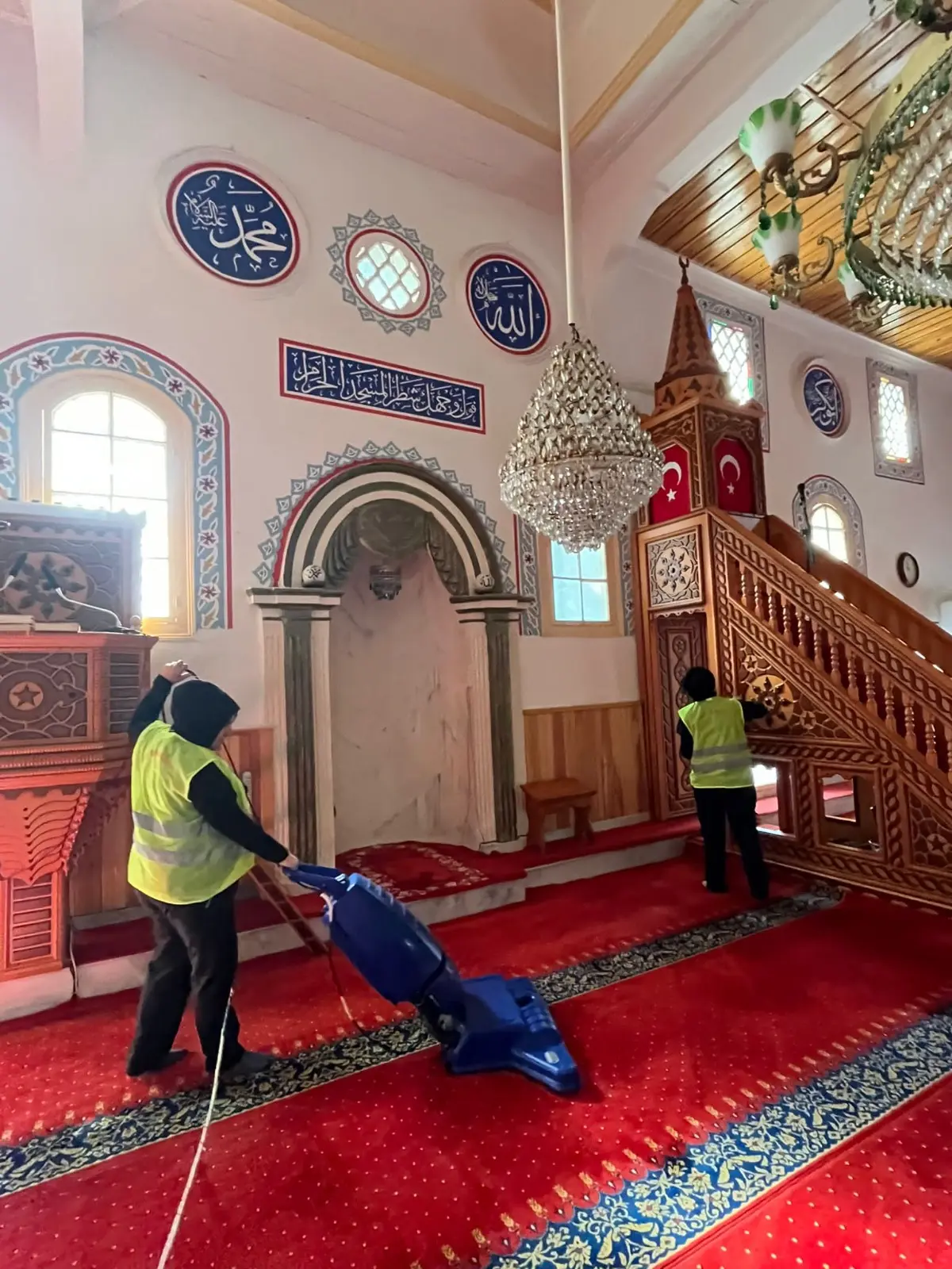 Seferihisar Belediyesi’nden ibadethanelere temizlik hizmeti