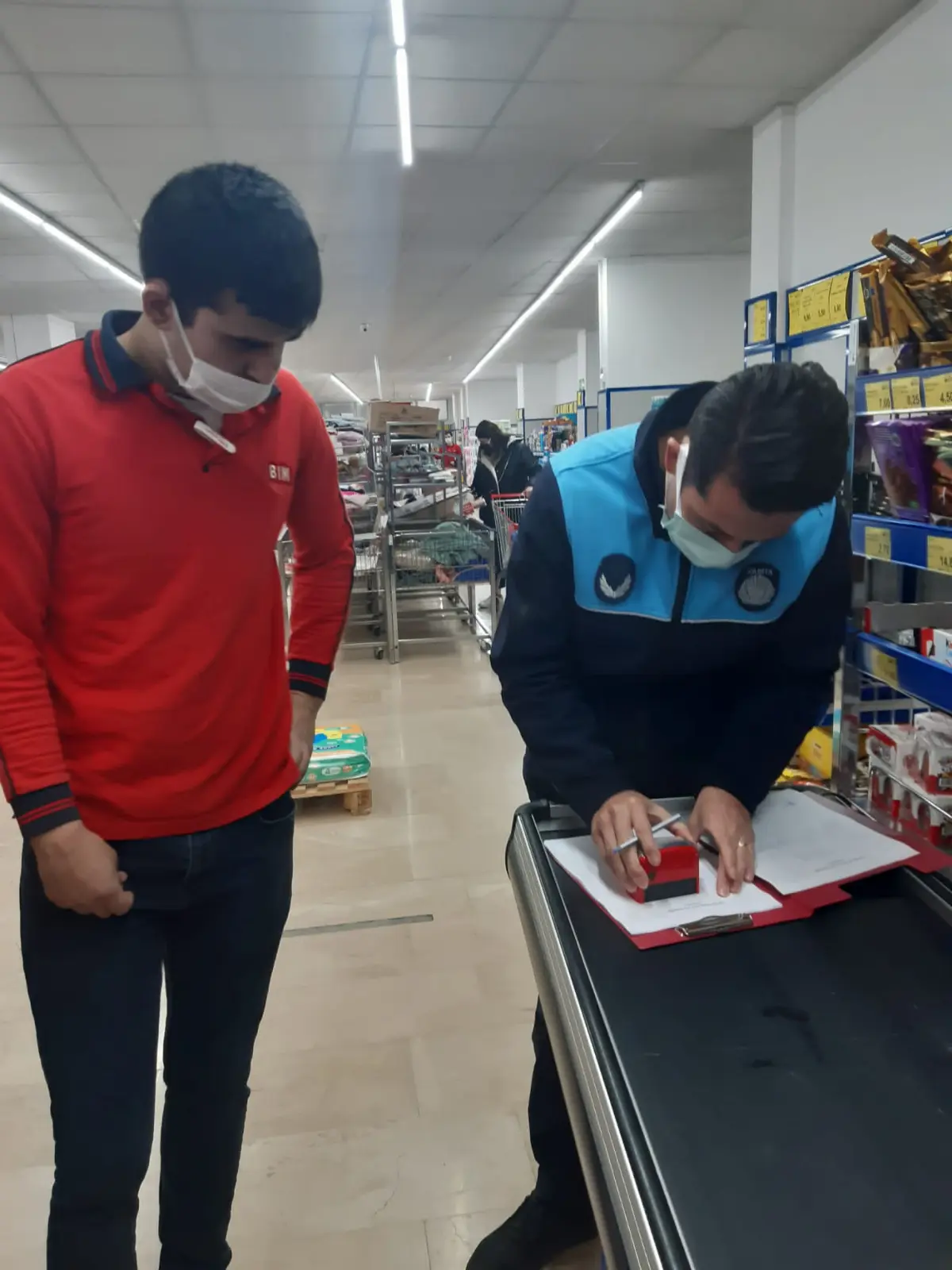 Seferihisar Belediyesi’nden marketlere yağ denetimi