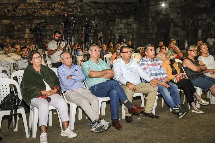 Seferihisar Kaleiçi söyleşilerinin ilki gerçekleşti! Basın özgürlüğü konusu tartışıldı