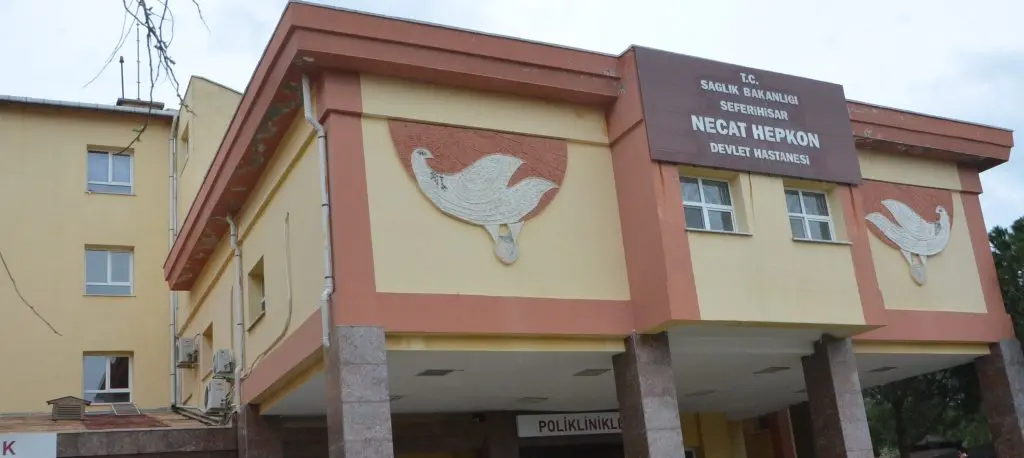 Kırmızı elbise gündem yarattı