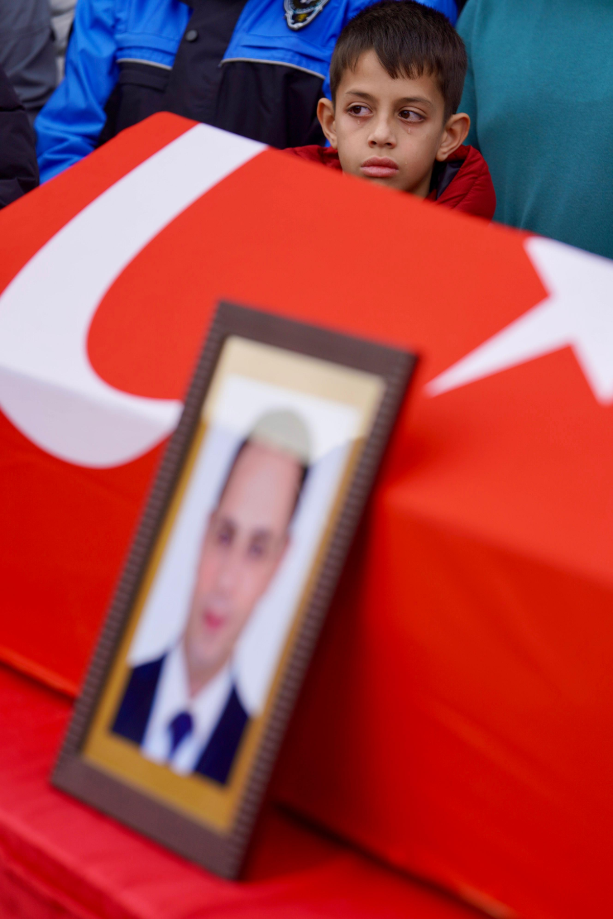 Seferihisar Şehidini bağrına bastı