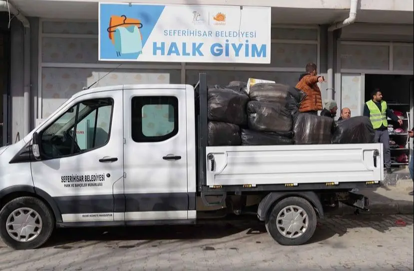 Seferihisar tek yumruk.. Çağrı sonrası yardım malzemesi yağdı