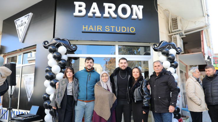 Seferihisar’a yeni berber: Baron açıldı