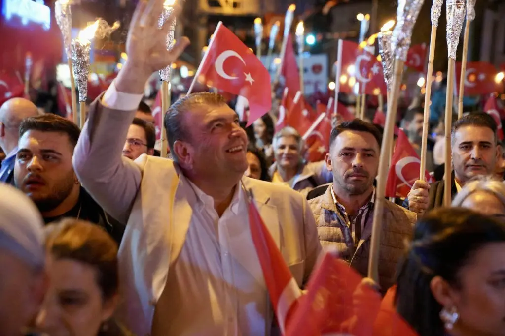 Seferihisar’da 29 Ekim coşkusu: Fener alayı ve Başkan Yetişkin’den cumhuriyet mesajı