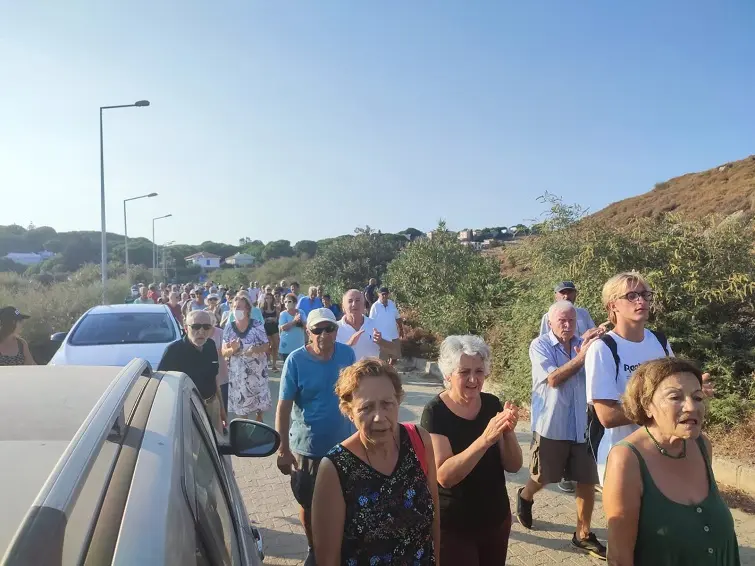 Seferihisar’da balık şirketi tarafından konulan iskeleye karşı yürüyüş