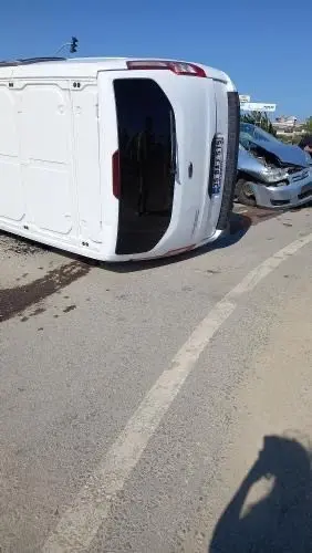Seferihisar’da bozulan trafik ışıkları kazaya neden oldu: Araçlar birbirine girdi
