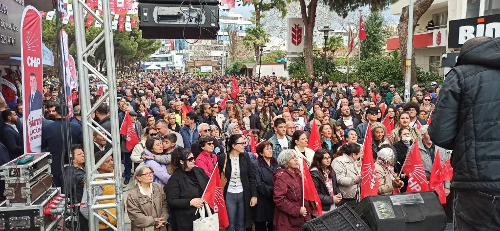 Seferihisar’da Cemil Tugay rüzgarı! CHP seçim ofisi açıldı